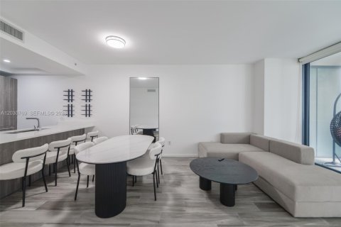 Condo in Miami, Florida, 1 bedroom  № 2086470 - photo 5