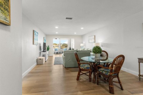 Copropriété à vendre à Gulfport, Floride: 2 chambres, 116.13 m2 № 2137650 - photo 5