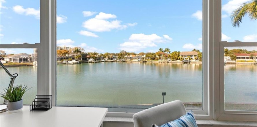 Condo à Gulfport, Floride, 2 chambres  № 2137650