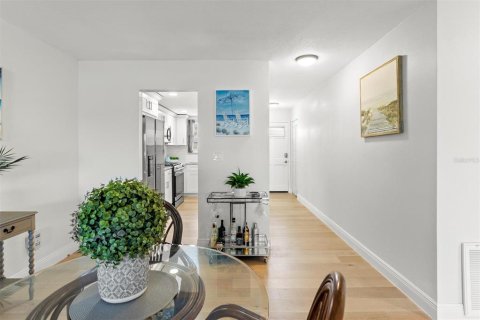 Copropriété à vendre à Gulfport, Floride: 2 chambres, 116.13 m2 № 2137650 - photo 11