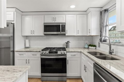 Copropriété à vendre à Gulfport, Floride: 2 chambres, 116.13 m2 № 2137650 - photo 9