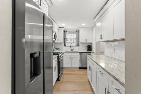 Copropriété à vendre à Gulfport, Floride: 2 chambres, 116.13 m2 № 2137650 - photo 7