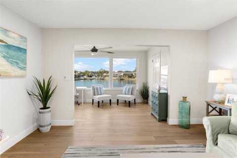 Copropriété à vendre à Gulfport, Floride: 2 chambres, 116.13 m2 № 2137650 - photo 13
