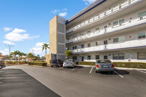 Copropriété à vendre à Gulfport, Floride: 2 chambres, 116.13 m2 № 2137650 - photo 2