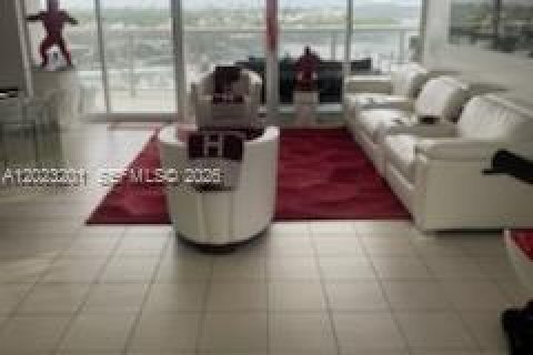 Copropriété à louer à Miami Beach, Floride: 2 chambres, 113.34 m2 № 2153680 - photo 3