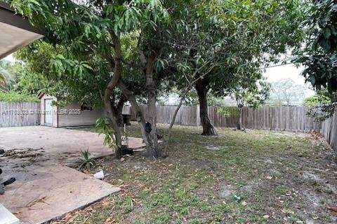 House in Hialeah, Florida 4 bedrooms, 160.91 sq.m. № 1965645 - photo 13