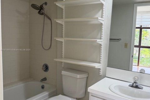 Condominio en alquiler en Coral Gables, Florida, 2 dormitorios, 137.68 m2 № 1896204 - foto 15