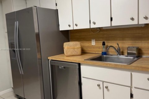 Condominio en alquiler en Coral Gables, Florida, 2 dormitorios, 137.68 m2 № 1896204 - foto 7