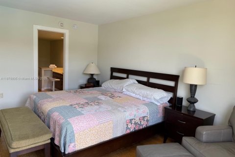 Condominio en alquiler en Coral Gables, Florida, 2 dormitorios, 137.68 m2 № 1896204 - foto 9