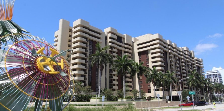 Condominio en Coral Gables, Florida, 2 dormitorios № 1896204