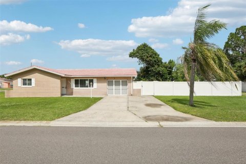 House in Saint Petersburg, Florida 3 bedrooms, 109.9 sq.m. № 1849803 - photo 10