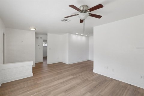 House in Saint Petersburg, Florida 3 bedrooms, 109.9 sq.m. № 1849803 - photo 23