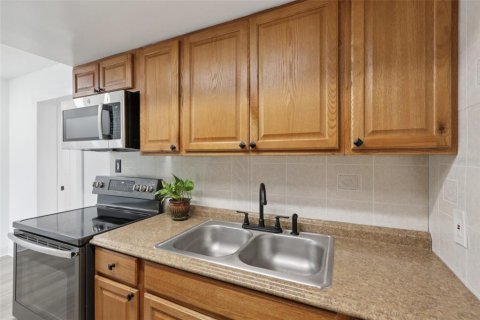 House in Saint Petersburg, Florida 3 bedrooms, 109.9 sq.m. № 1849803 - photo 28