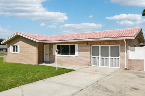 House in Saint Petersburg, Florida 3 bedrooms, 109.9 sq.m. № 1849803 - photo 12