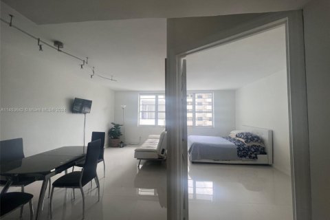Copropriété à louer à Miami Beach, Floride: 1 chambre, 51.1 m2 № 1982549 - photo 4