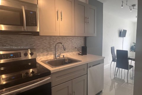 Copropriété à louer à Miami Beach, Floride: 1 chambre, 51.1 m2 № 1982549 - photo 2