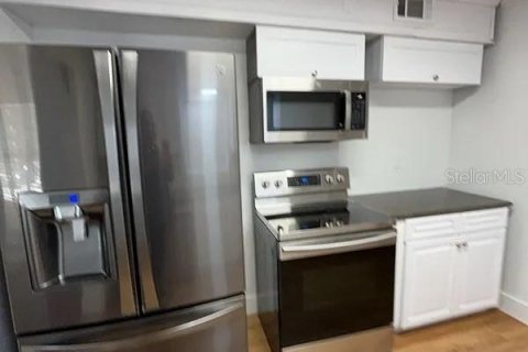 Casa en alquiler en Orlando, Florida, 3 dormitorios, 130.99 m2 № 1906008 - foto 4