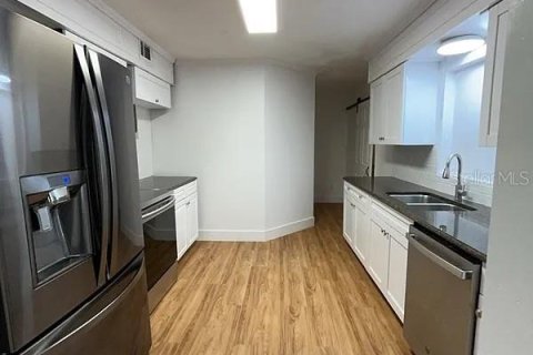 Casa en alquiler en Orlando, Florida, 3 dormitorios, 130.99 m2 № 1906008 - foto 2