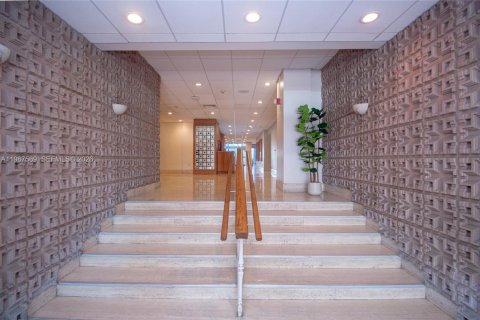 Снять в аренду кондоминиум в Майами-Бич, Флорида 55.74м2, № 2048926 - фото 22