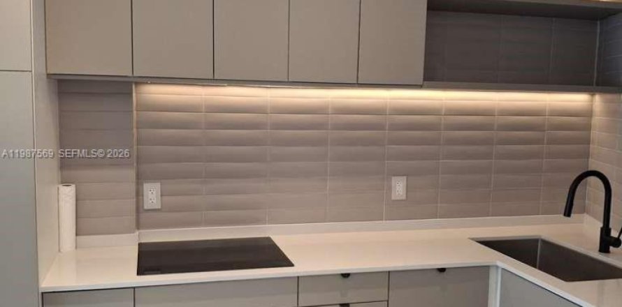 Студия в кондо в Майами-Бич, Флорида № 2048926