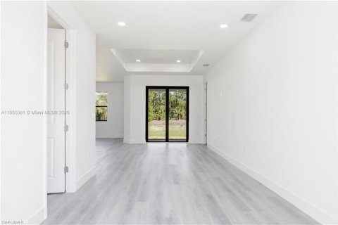 Casa en venta en Lehigh Acres, Florida, 3 dormitorios № 2083665 - foto 6