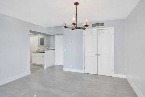 Copropriété à vendre à Lauderdale-by-the-Sea, Floride: 2 chambres, 107.77 m2 № 2417689 - photo 19