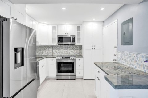 Copropriété à vendre à Lauderdale-by-the-Sea, Floride: 2 chambres, 107.77 m2 № 2417689 - photo 5