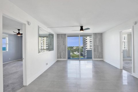 Copropriété à vendre à Lauderdale-by-the-Sea, Floride: 2 chambres, 107.77 m2 № 2417689 - photo 15