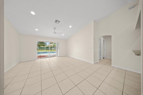 House in Port St. Lucie, Florida 3 bedrooms, 142.23 sq.m. № 2193655 - photo 10