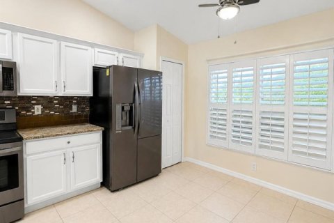 House in Port St. Lucie, Florida 3 bedrooms, 142.23 sq.m. № 2193655 - photo 3