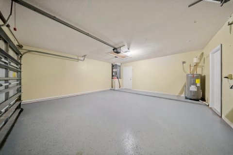 House in Port St. Lucie, Florida 3 bedrooms, 142.23 sq.m. № 2193655 - photo 18