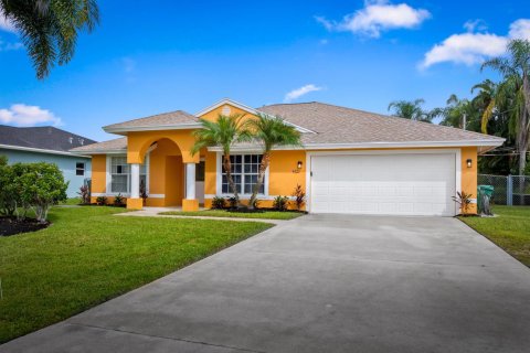 House in Port St. Lucie, Florida 3 bedrooms, 142.23 sq.m. № 2193655 - photo 2