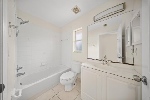 House in Port St. Lucie, Florida 3 bedrooms, 142.23 sq.m. № 2193655 - photo 14