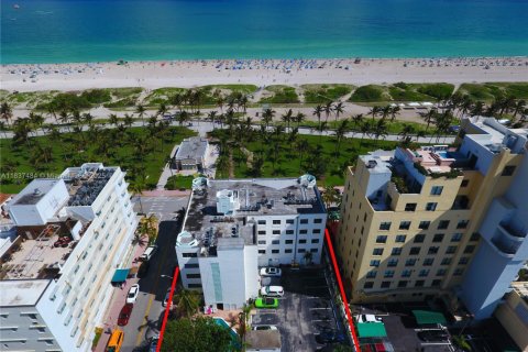 Condo in Miami Beach, Florida, 1 bedroom  № 1978909 - photo 2