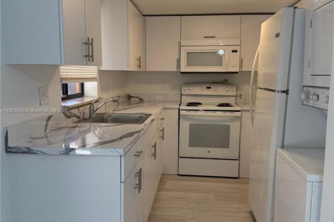 Copropriété à louer à Hialeah, Floride: 3 chambres, 102.56 m2 № 1785717 - photo 4