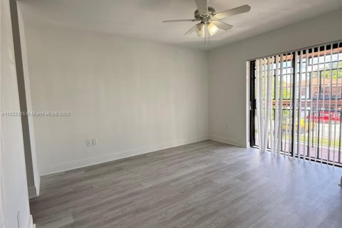 Copropriété à louer à Hialeah, Floride: 3 chambres, 102.56 m2 № 1785717 - photo 1