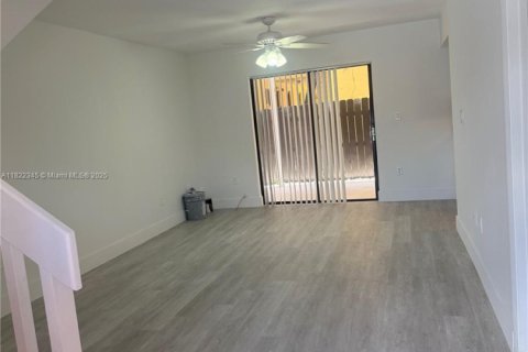 Copropriété à louer à Hialeah, Floride: 3 chambres, 102.56 m2 № 1785717 - photo 2