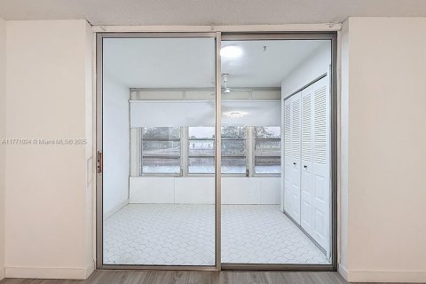 Купить кондоминиум в Санрайз, Флорида 2 спальни, 78.97м2, № 1868358 - фото 24