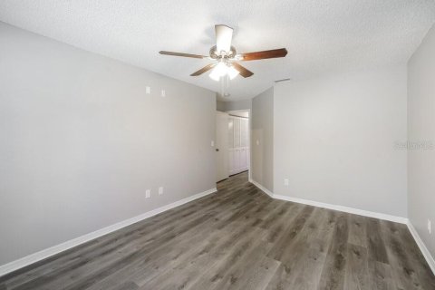 Villa ou maison à louer à Brandon, Floride: 3 chambres, 128.58 m2 № 2423722 - photo 11