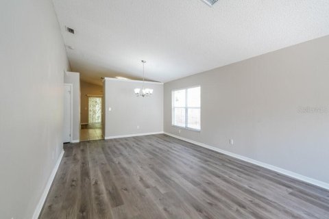 Villa ou maison à louer à Brandon, Floride: 3 chambres, 128.58 m2 № 2423722 - photo 3