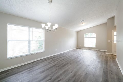 Villa ou maison à louer à Brandon, Floride: 3 chambres, 128.58 m2 № 2423722 - photo 6