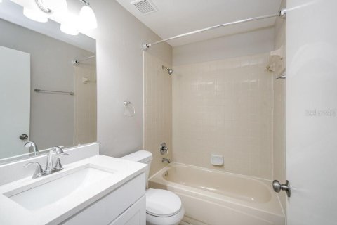 Villa ou maison à louer à Brandon, Floride: 3 chambres, 128.58 m2 № 2423722 - photo 12