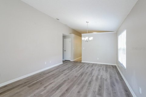 Villa ou maison à louer à Brandon, Floride: 3 chambres, 128.58 m2 № 2423722 - photo 5