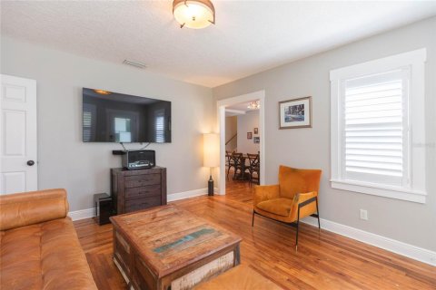 Villa ou maison à vendre à Tampa, Floride: 4 chambres, 166.57 m2 № 2225427 - photo 6