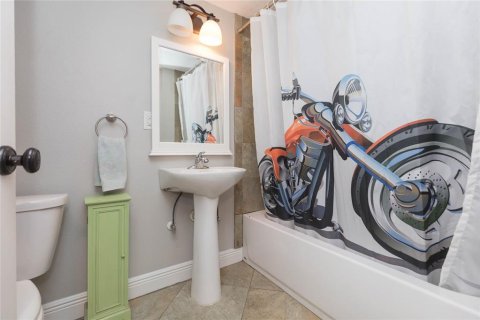 Villa ou maison à vendre à Tampa, Floride: 4 chambres, 166.57 m2 № 2225427 - photo 25