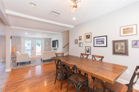 Villa ou maison à vendre à Tampa, Floride: 4 chambres, 166.57 m2 № 2225427 - photo 9