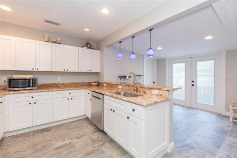 Villa ou maison à vendre à Tampa, Floride: 4 chambres, 166.57 m2 № 2225427 - photo 13
