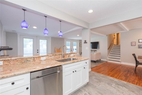 Villa ou maison à vendre à Tampa, Floride: 4 chambres, 166.57 m2 № 2225427 - photo 14