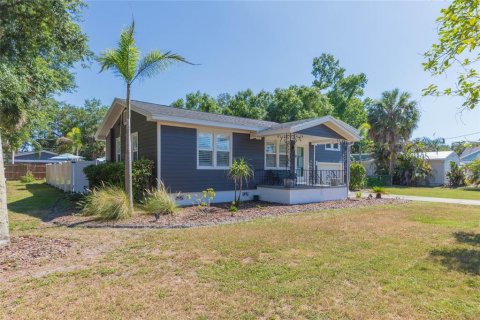 Villa ou maison à vendre à Tampa, Floride: 4 chambres, 166.57 m2 № 2225427 - photo 2