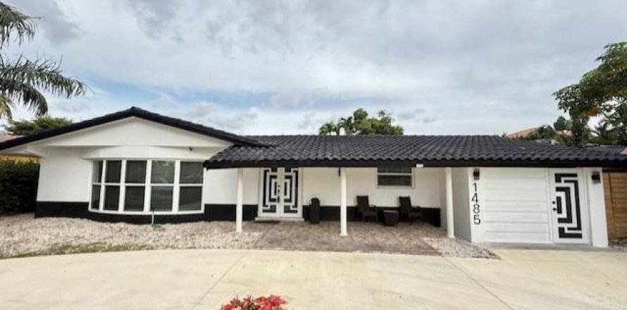 House in Fort Lauderdale, Florida 4 bedrooms, 194.54 sq.m. № 2182756